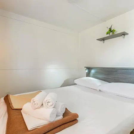 Kamp Vira Mobile Homes 홀리데이파크 흐바르