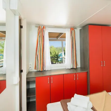Kamp Vira Mobile Homes 홀리데이파크 흐바르