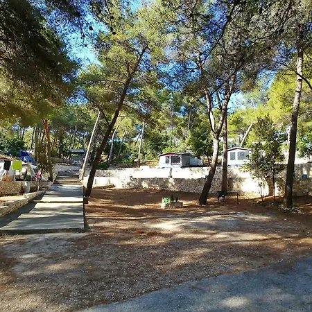 Village de vacances Kamp Vira Mobile Homes 4*