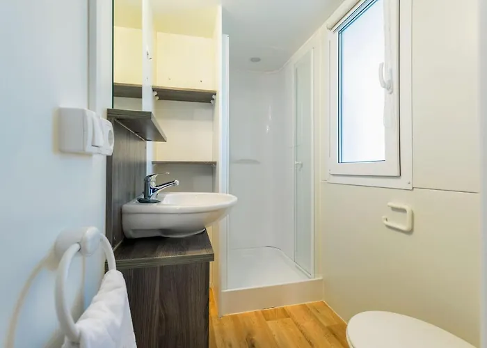 Kamp Vira Mobile Homes Χβαρ