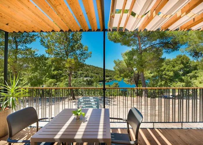 Kamp Vira Mobile Homes 4* Χβαρ