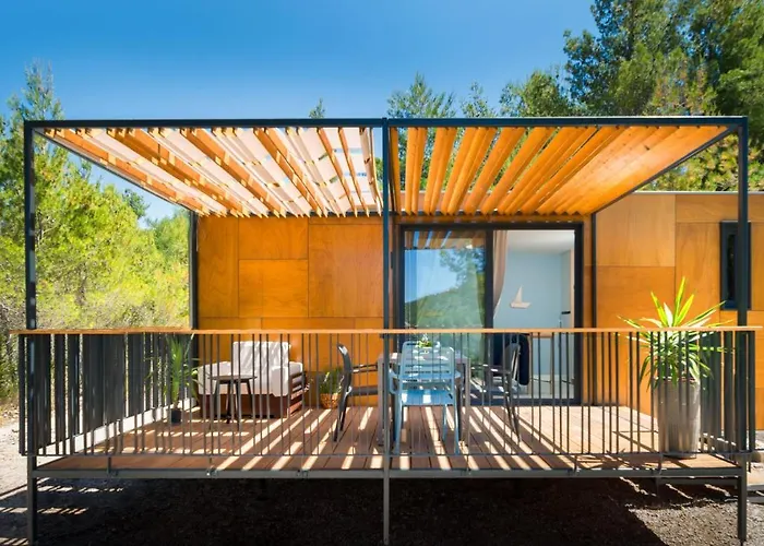 Kamp Vira Mobile Homes 4* Χβαρ