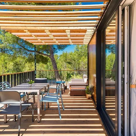 Kamp Vira Mobile Homes ホリデーパーク フヴァル