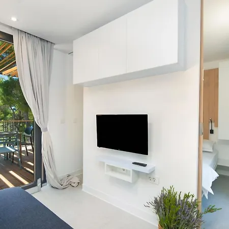 Kamp Vira Mobile Homes ホリデーパーク フヴァル