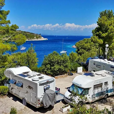 Kamp Vira Mobile Homes ホリデーパーク 4*